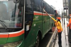 Cegah Covid-19, Sejumlah Artis Bagikan Masker dan Hand Sanitizer Gratis