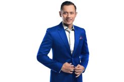 Perang Semesta Melawan...