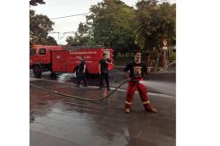 Kerahkan Armada Damkar,...
