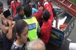 Minibus Hantam Pagar Rumah di Pasuruan, Satu Kritis dan Dua Luka-luka