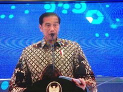 Tukang Ojek, Supir Taksi, Jokowi Janjikan Kelonggaran Cicilan Kredit Setahun