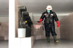 Cegah Corona, Masjid dan Mapolres Pidie Jaya Disemprot Disinfektan