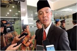 Sampaikan Bela Sungkawa Meninggalnya Ibunda Presiden Jokowi, Ganjar Langsung ke Solo
