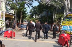 Pelayat Mulai Berdatangan ke Rumah Duka Ibunda Jokowi