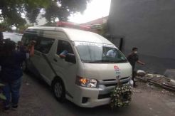 Seusai Disalatkan, Jenazah Ibunda Jokowi Dibawa ke Pemakaman Mundu