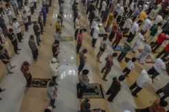 Menghadapi Wabah Virus Corona dengan Salat