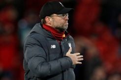 Lihat Petugas Kesehatan Nyanyikan Lagu Kebangsaan Liverpool, Klopp Menangis