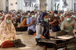 Darurat Corona, Tak Surutkan Warga Berikrar Mualaf di Masjid Al Akbar
