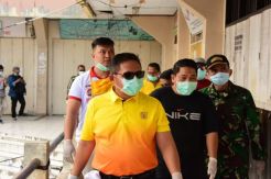 Wali Kota Marten A. Taha Pimpin Penyemprotan Disinfektan di Pasar Sentral