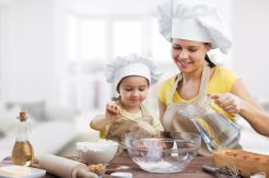 Lakukan Kegiatan Bersama Agar Anak Tak Bosan di Rumah