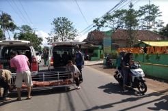 7 Jam Telantar Jenazah di Depan Puskesmas Dimakamkan dengan Protokol COVID-19