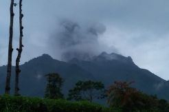 Sore ini Merapi Erupsi  Lagi, Hujan Abu Tipis Warnai Turi dan Pakem