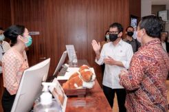 Pekerja Hotel Bangga Layani Tamu Spesial Pejuang Covid-19