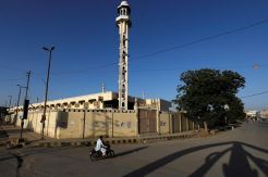 Pakistan dan Bangladesh Kesulitan Larang Warganya Salat Jumat