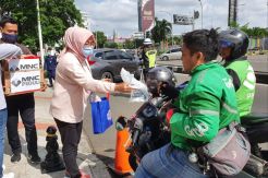 Cegah Penyebaran Corona, MNC Peduli Bagikan Masker dan Hand Sanitizer