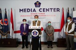 Gugus Tugas Corona Serahkan 7.000 APD ke Dokter dan Spesialis THT