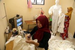 Tangkal COVID-19 di Lapas, Warga Binaan Produksi APD Secara Mandiri