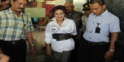 Baju Baru Miranda Usai Sidang Perdana