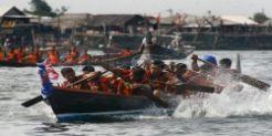 Lomba Pacu Sampan