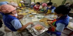 Membuat Kue Kering