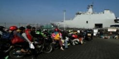 Balik Dengan Kapal Perang