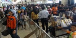 Keramaian di Bandara Juanda