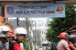 Atribut Pilgub Masih Bertebaran