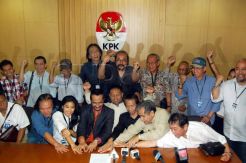 Artis Dukung KPK