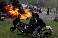 Motor Dibakar Oknum Suporter