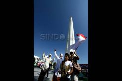 Puisi Di Bawah Tugu Pahlawan