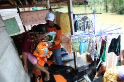 Evakuasi Bayi Korban Banjir