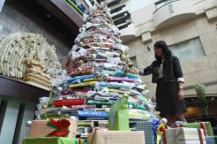 Pohon Natal Dari Buku
