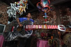 Terompet Raksasa Berbentuk Gitar