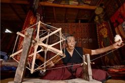 Motif Tenun Tradisional Desa Barana Khas Toraja