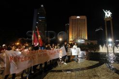 Ratusan Mahasiswa Gelar Renungan Malam Di Bundaran HI