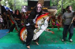 Kuda Lumping Kesurupan Politisi