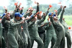 MANYAMBUT SATGAS UDARA