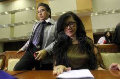 Ibunda Raffi Mengadu ke DPR