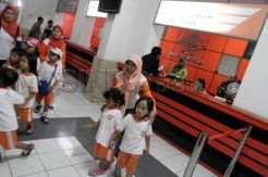 Anak-anak Paud kunjungi kantor Pos