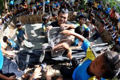 Murid SD panen ikan Lele