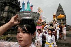 Medak Tirta umat Hindu di candi Prambanan