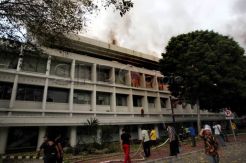 Padamkan kebakaran Setneg