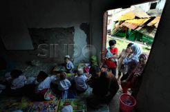 Sekolah menumpang di masjid pascakebakaran