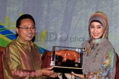 Desy jadi Duta Badak Jawa