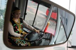 Hari Kartini, pramudi Transjakarta kenakan pakaian adat