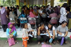 Warga Medan antre urus akte kelahiran