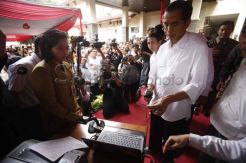 Jokowi bagikan KJS