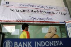 Konter penukaran uang di arena Jakarta Fair