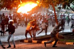 Hari ke-3 bentrok demo tolak bbm di Makassar