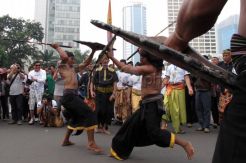 Pendekar sasak perkenalkan Visit Lombok Sumbawa 2013